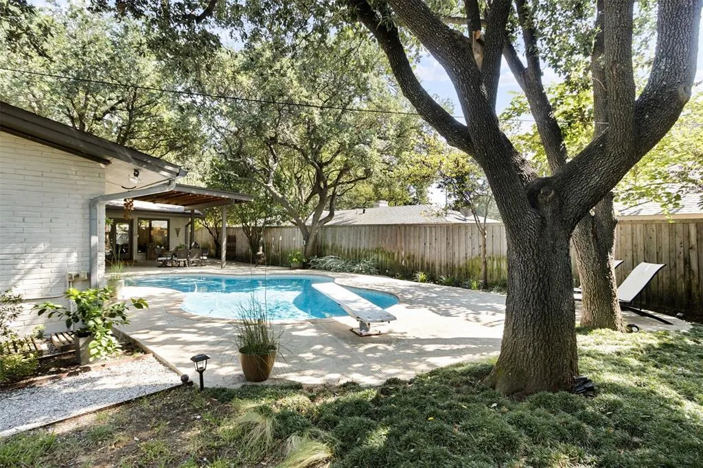 11207 Pinocchio Drive