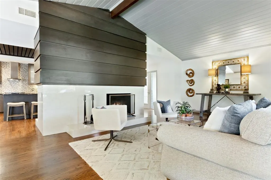 11207 Pinocchio Drive