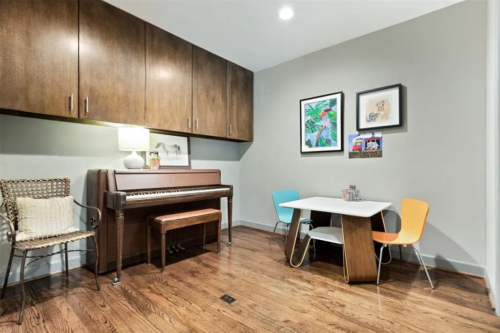 11207 Pinocchio Drive