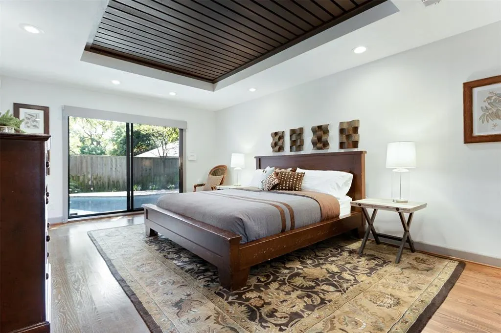 11207 Pinocchio Drive