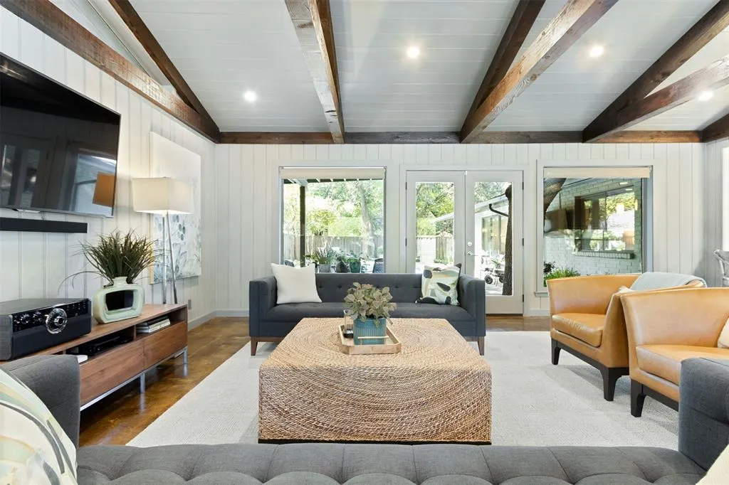 11207 Pinocchio Drive