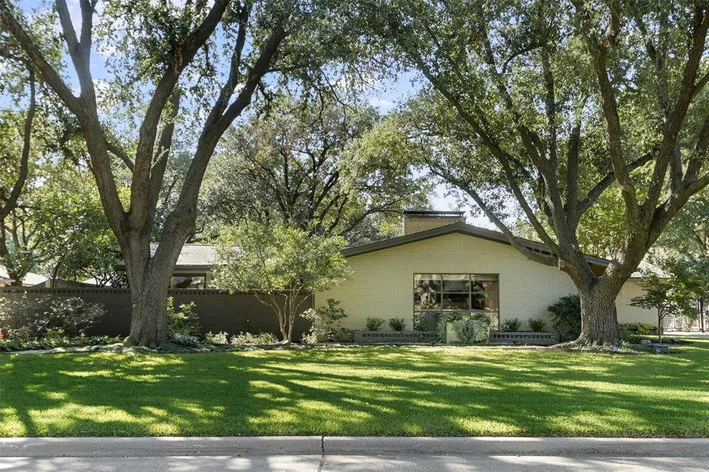 11207 Pinocchio Drive