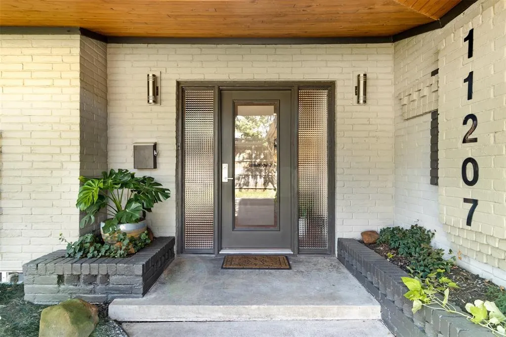 11207 Pinocchio Drive