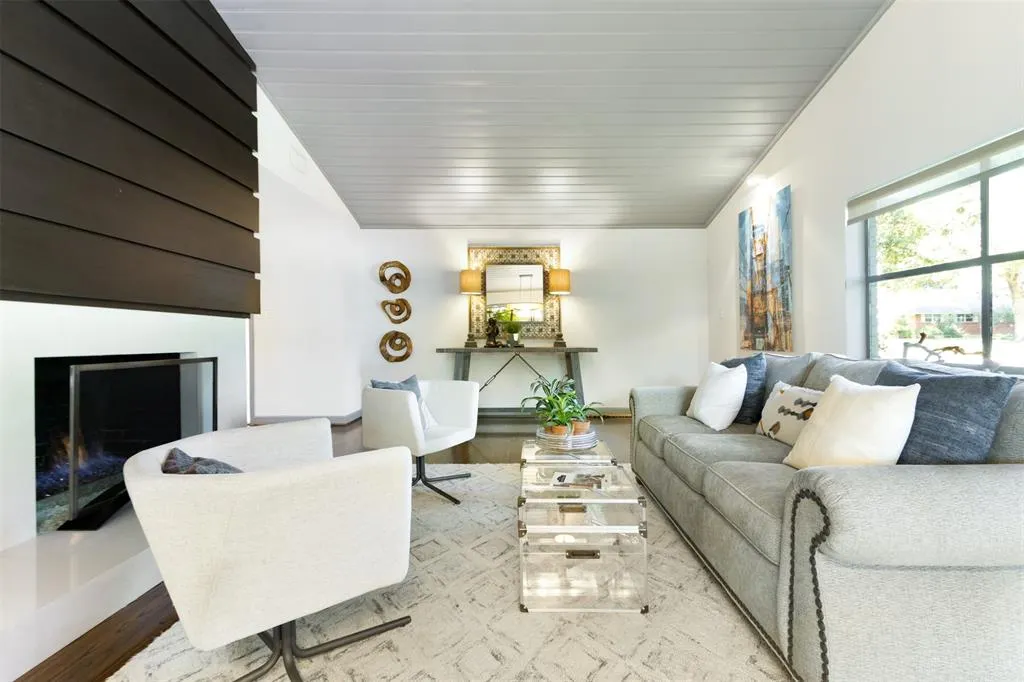 11207 Pinocchio Drive
