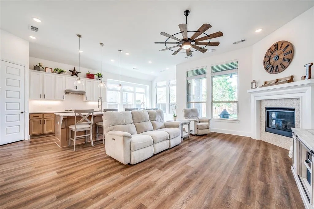 4101 Silver Spur Court