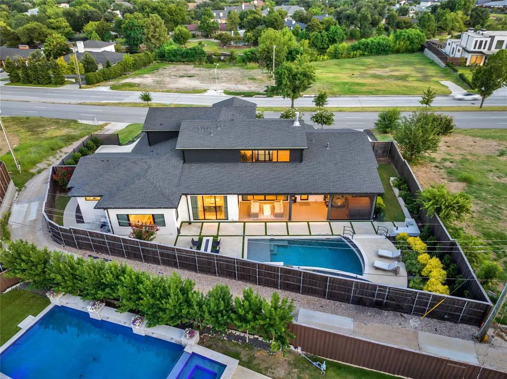 7137 Royal Lane