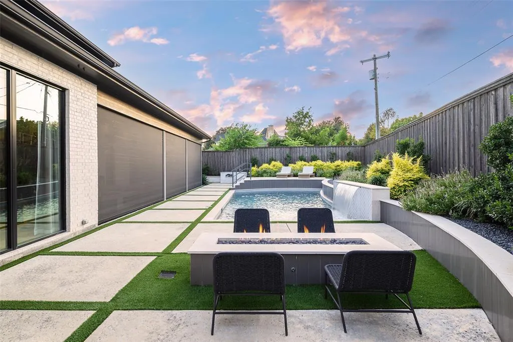 7137 Royal Lane