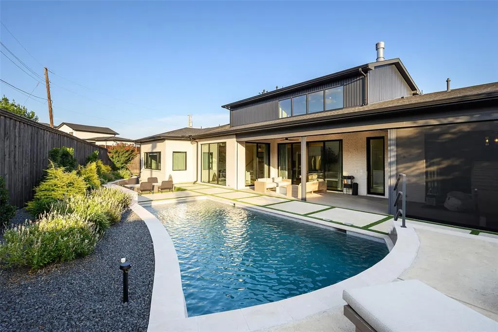 7137 Royal Lane