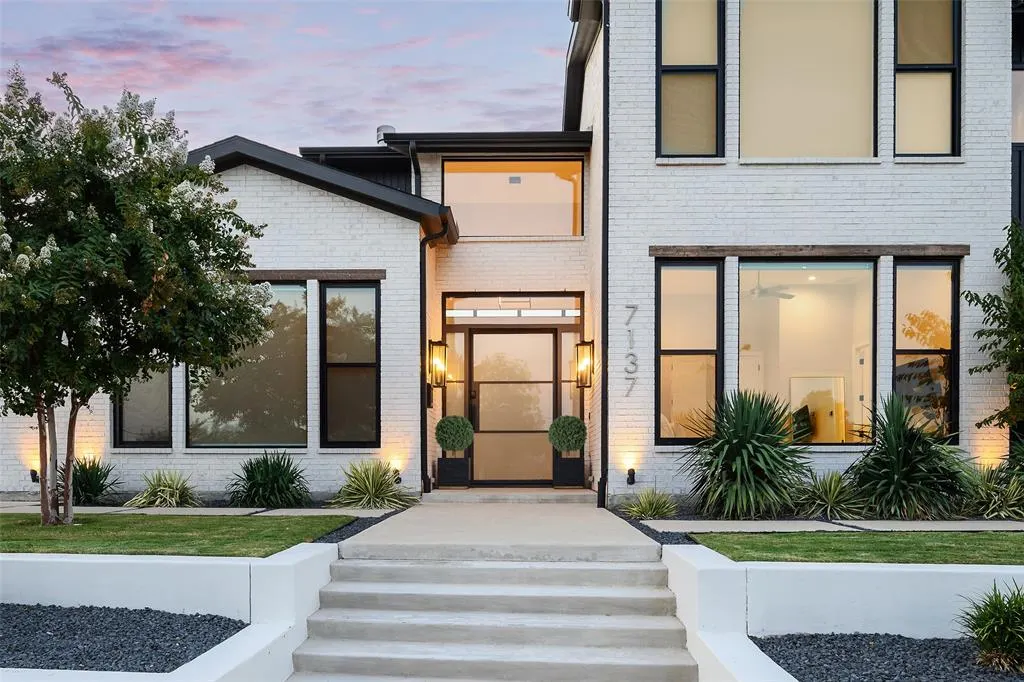 7137 Royal Lane