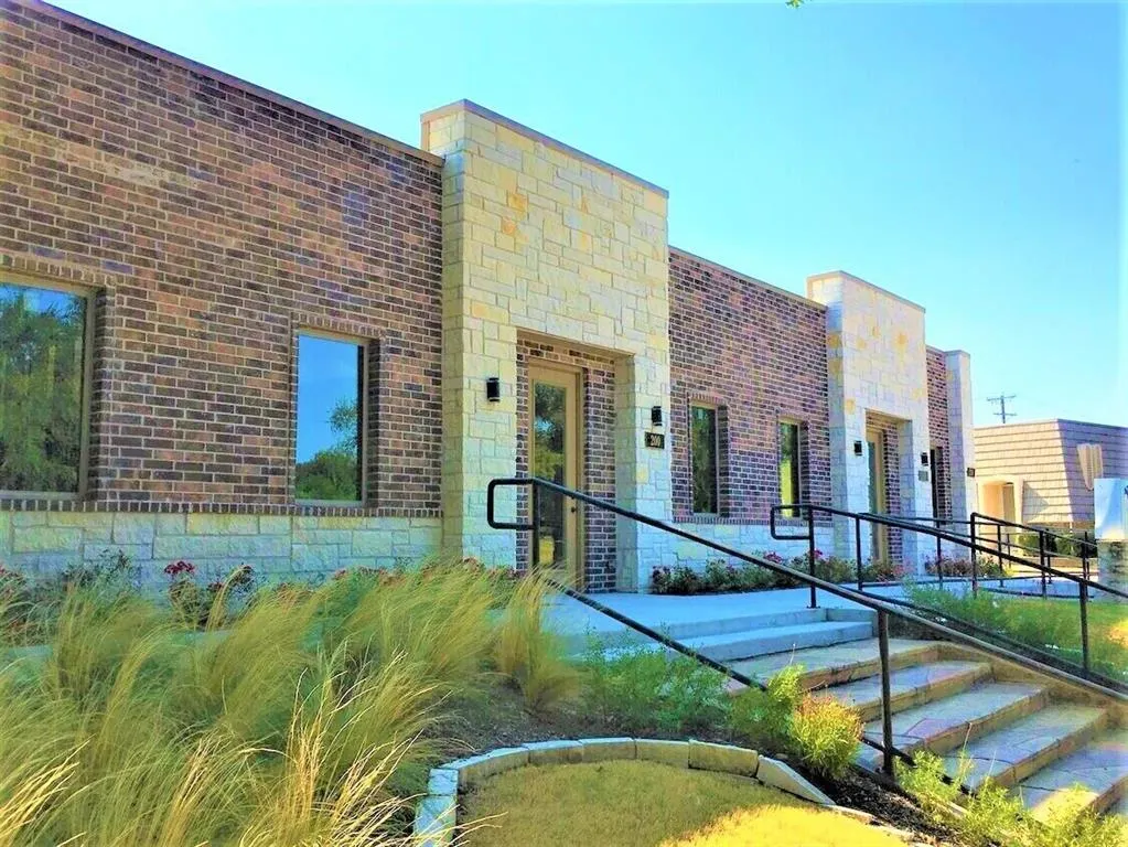 208 S Cottonwood Drive, #300
