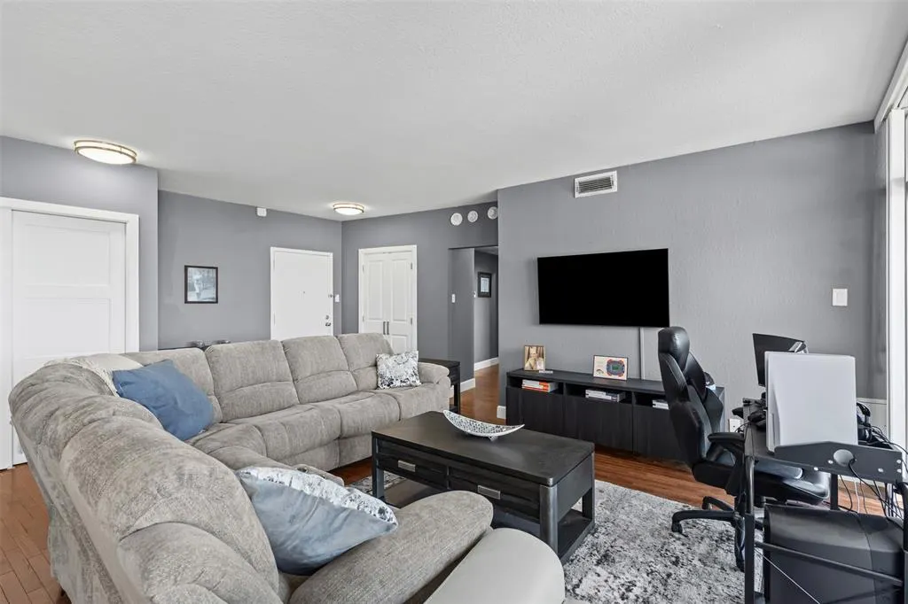 6211 W Northwest Highway, #500