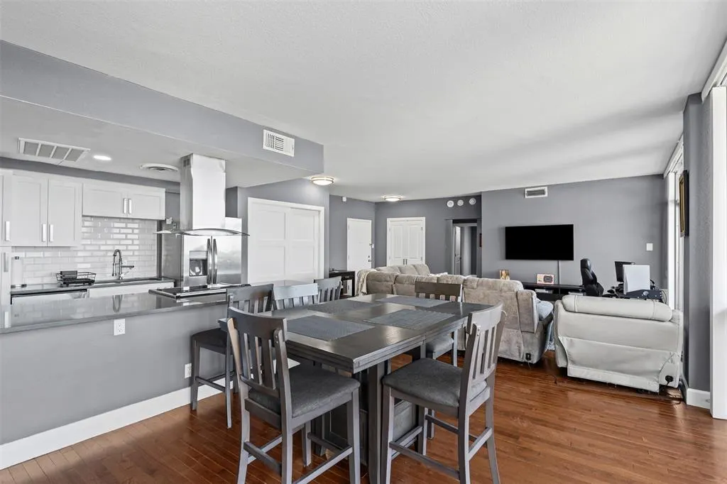 6211 W Northwest Highway, #500