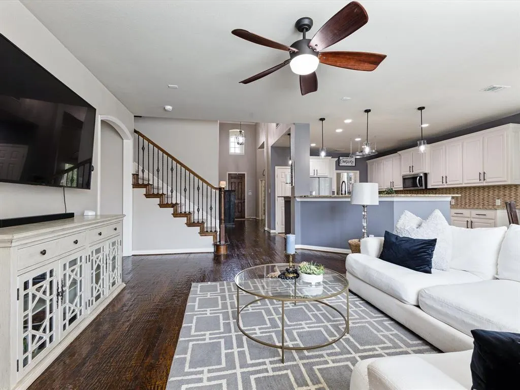 1120 Golden Sunset Court