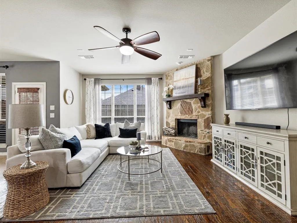 1120 Golden Sunset Court