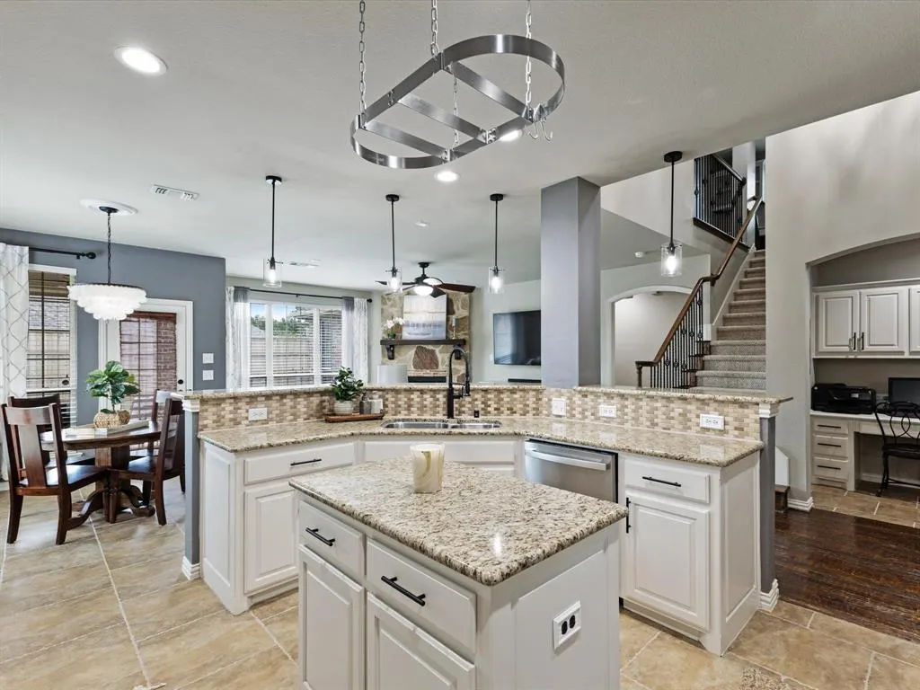 1120 Golden Sunset Court