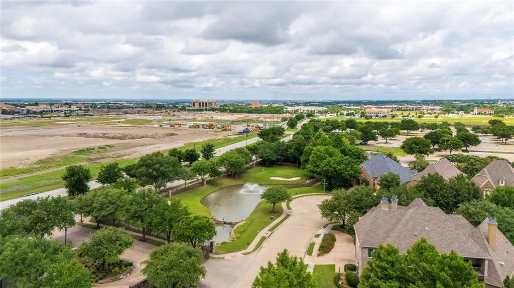 33 Glistening Pond Drive