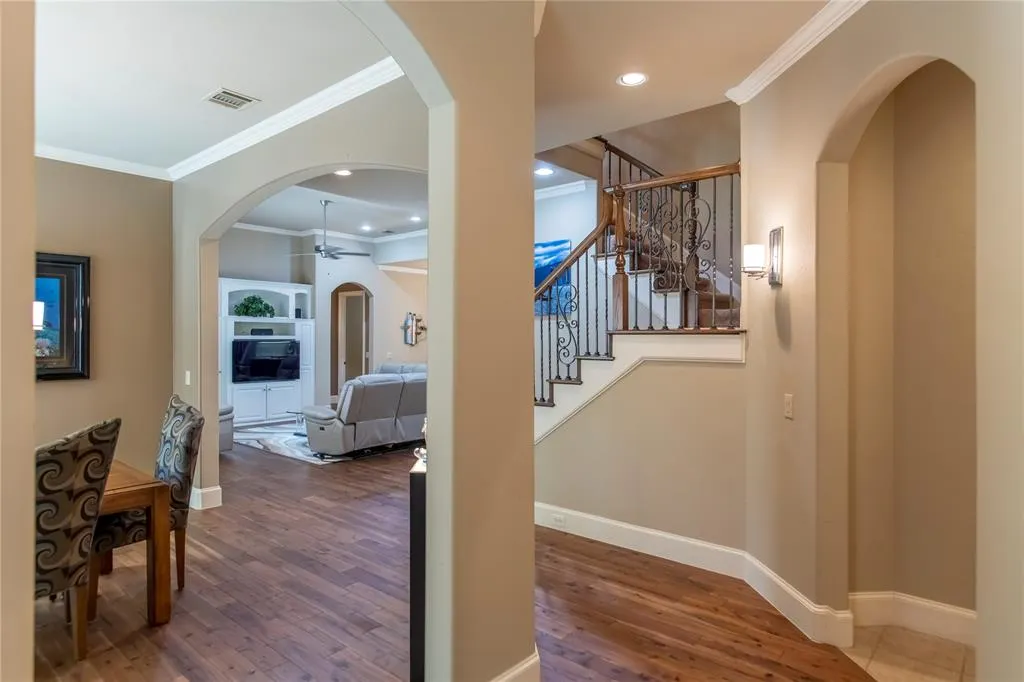 33 Glistening Pond Drive