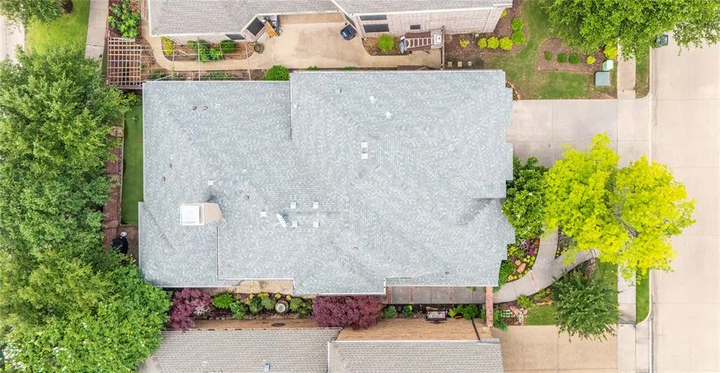 33 Glistening Pond Drive