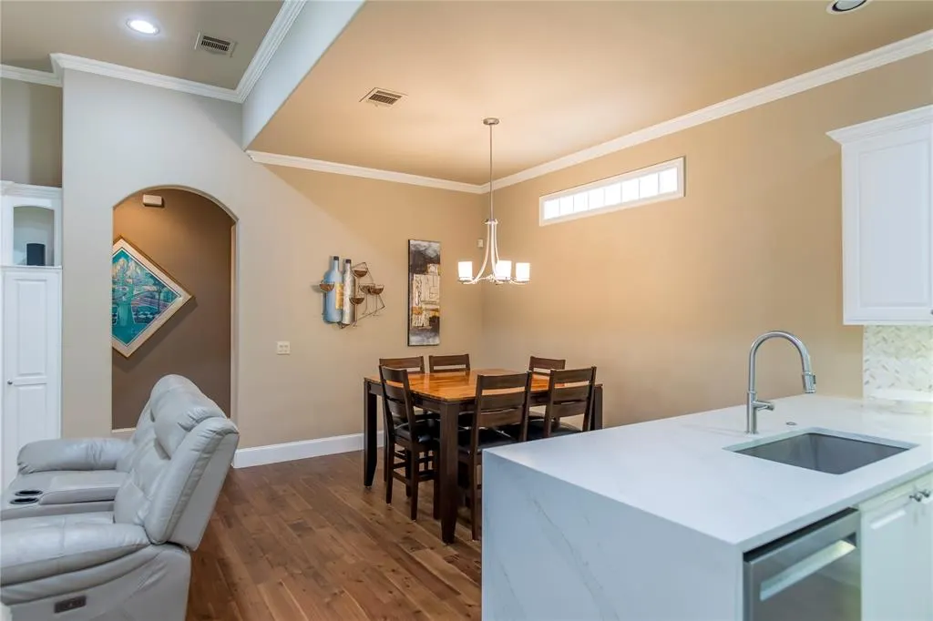 33 Glistening Pond Drive