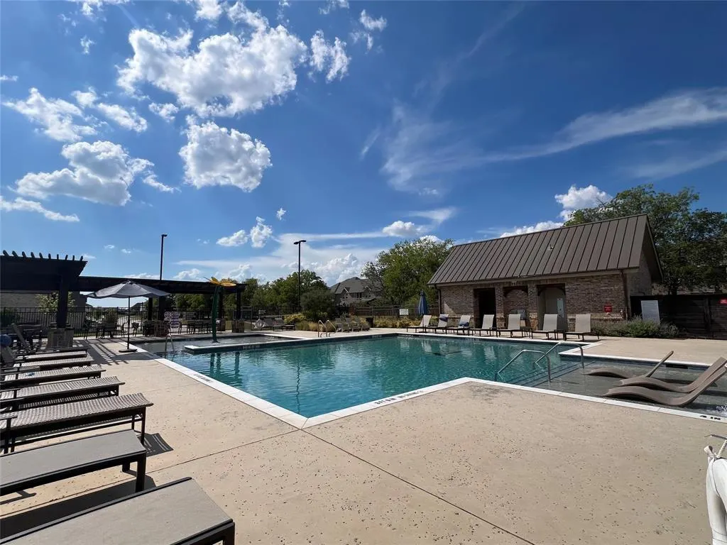 2616 ROLLING MEADOW Road
