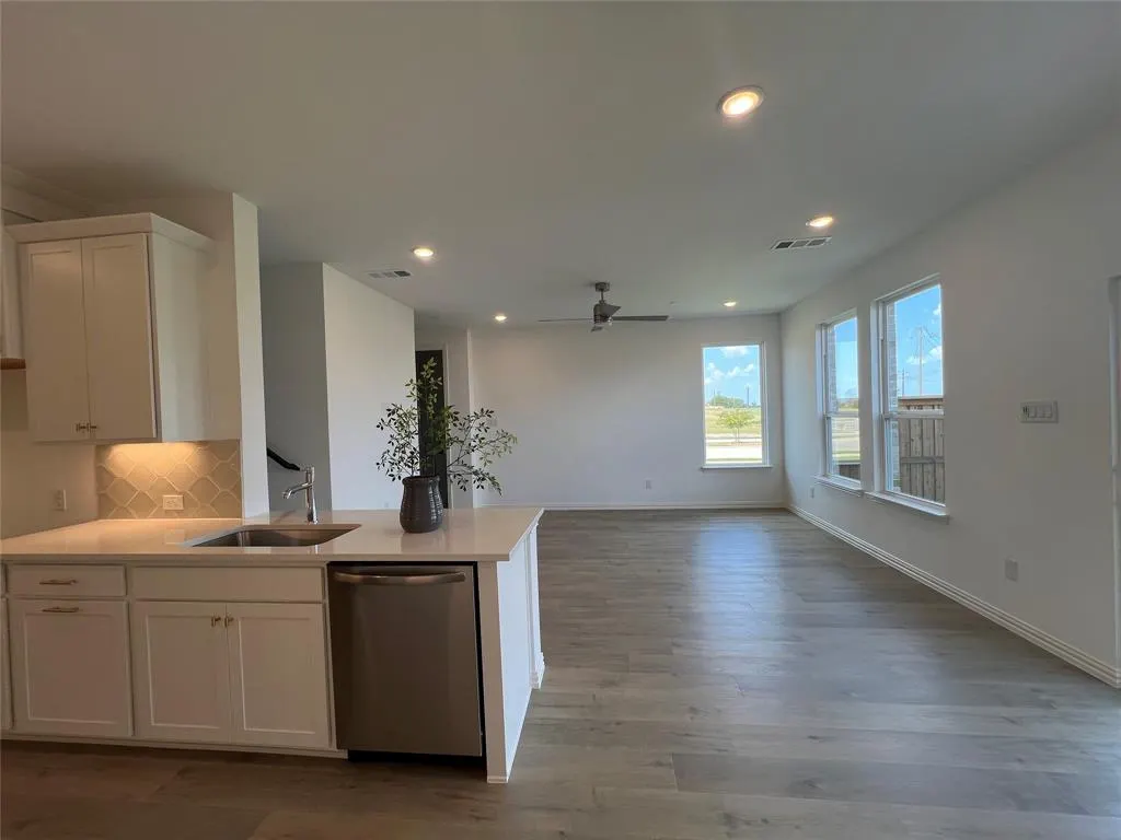 2616 ROLLING MEADOW Road