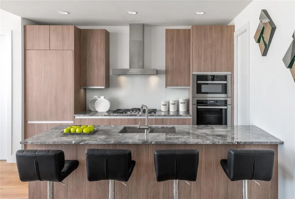 3130 N Harwood Street, #1605
