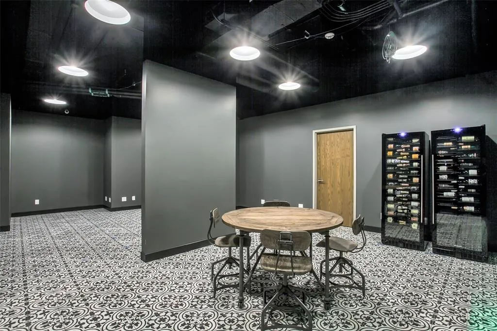 3130 N Harwood Street, #1605