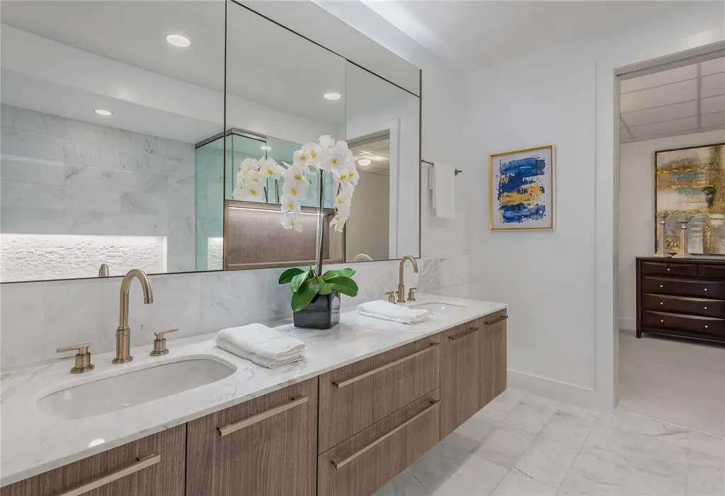 3130 N Harwood Street, #1605