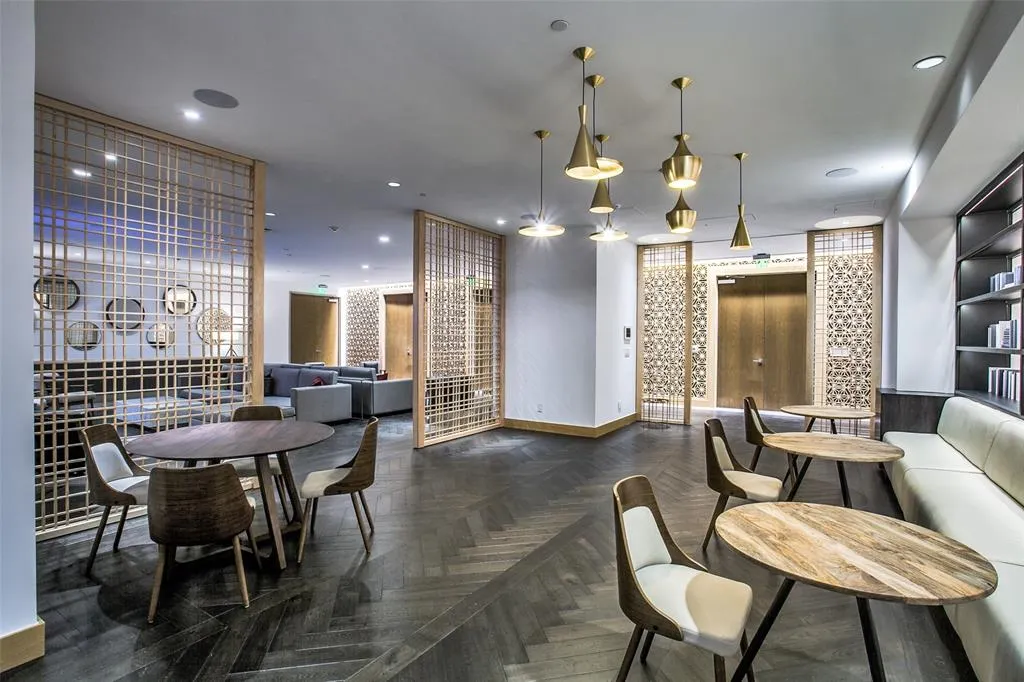 3130 N Harwood Street, #1605