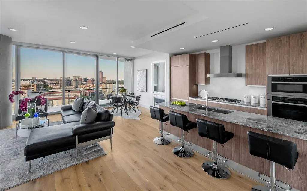 3130 N Harwood Street, #1605