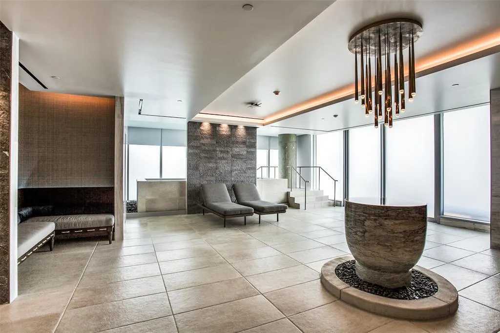 3130 N Harwood Street, #1605