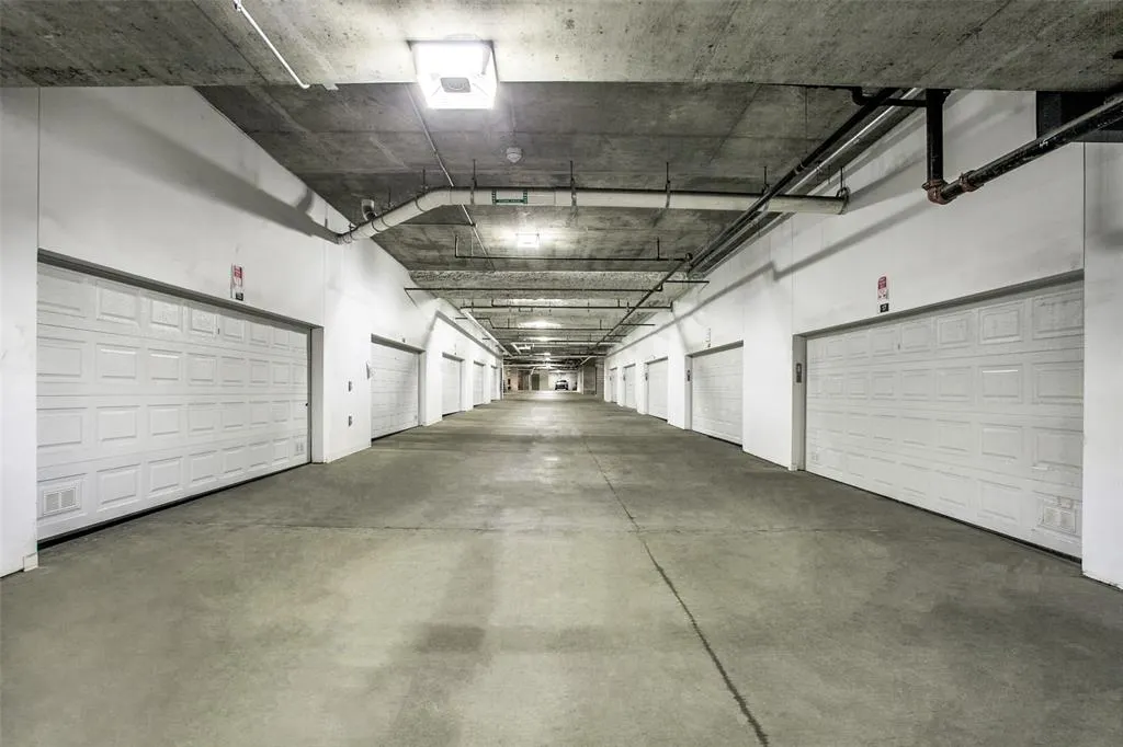 3130 N Harwood Street, #1605