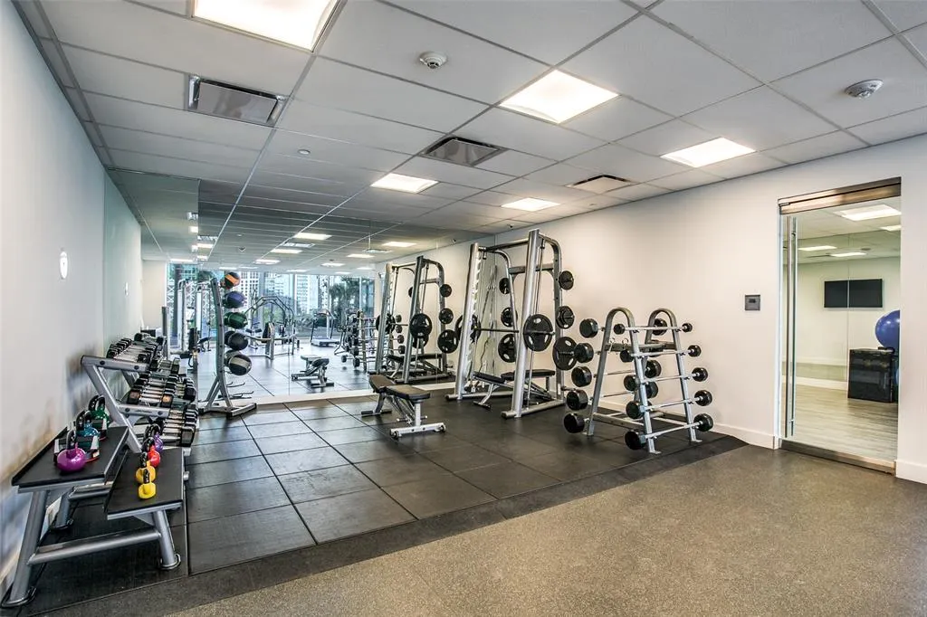 3130 N Harwood Street, #1605