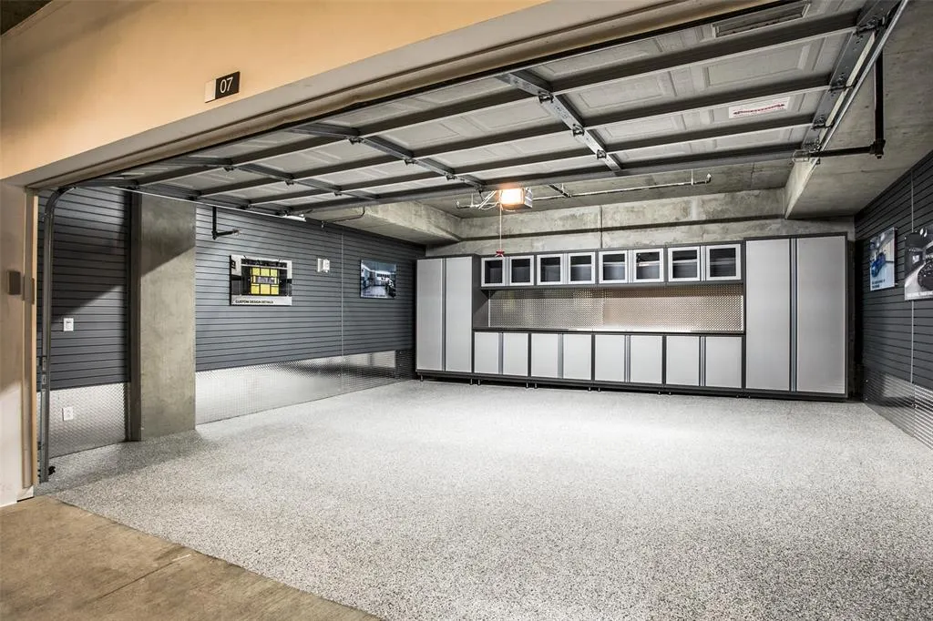 3130 N Harwood Street, #1605