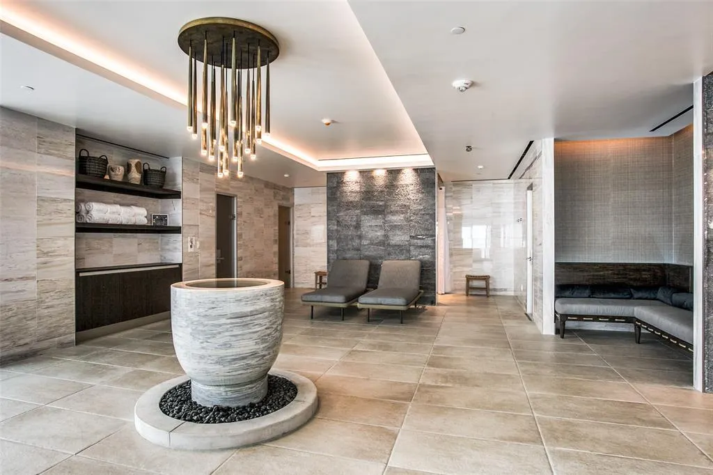 3130 N Harwood Street, #1605