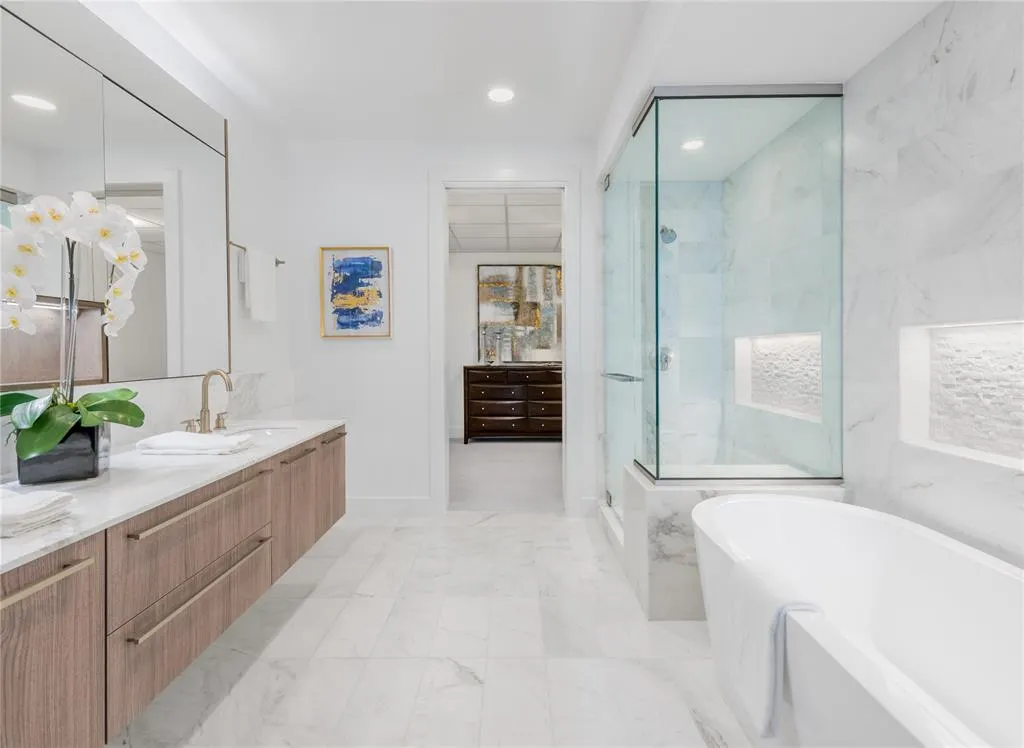 3130 N Harwood Street, #1605