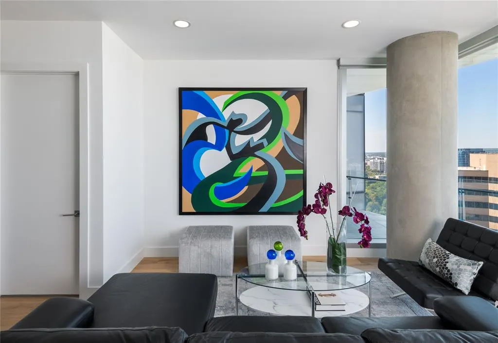 3130 N Harwood Street, #1605