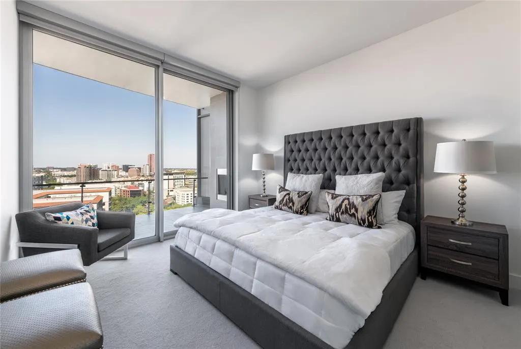 3130 N Harwood Street, #1605