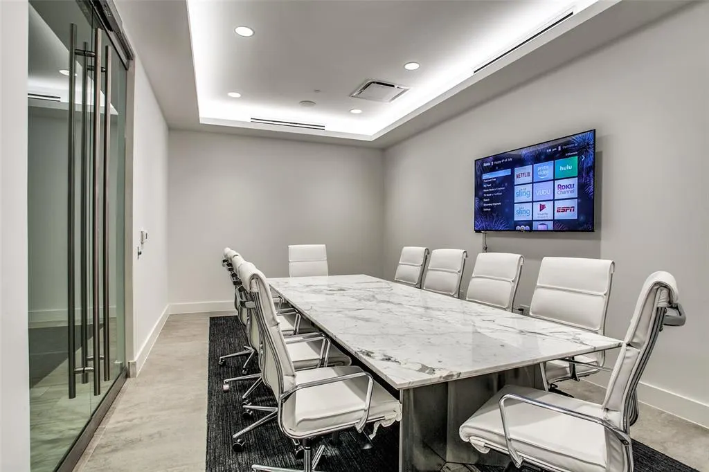 3130 N Harwood Street, #1605