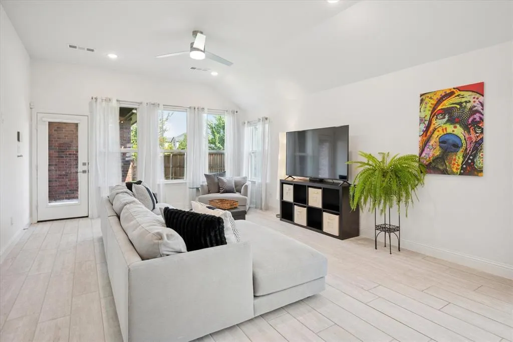 8225 San Bernard Trail