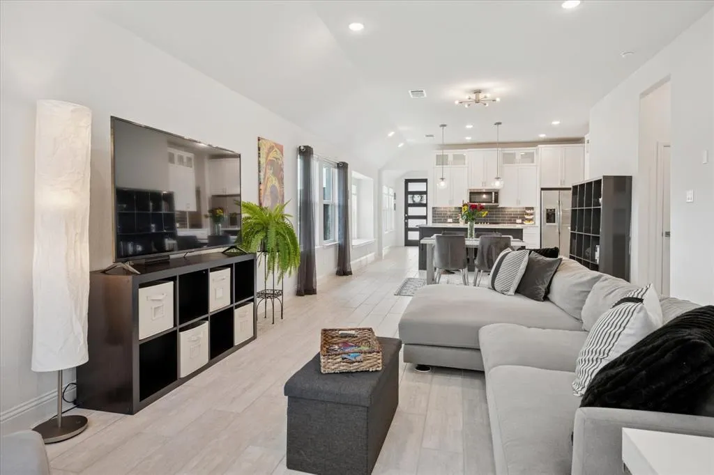 8225 San Bernard Trail