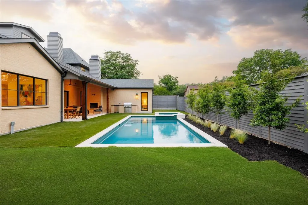 6439 Malcolm Drive