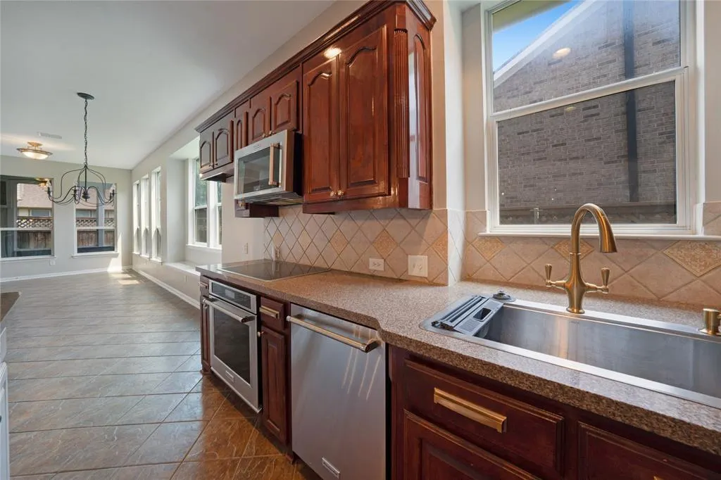 3418 Oakleigh Lane