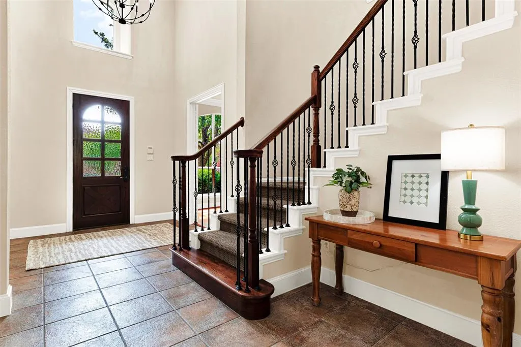 15372 Mountain View Lane