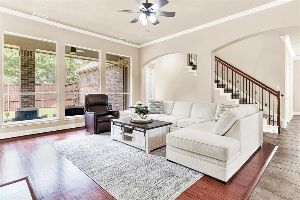 15372 Mountain View Lane