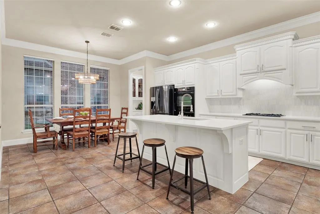 15372 Mountain View Lane