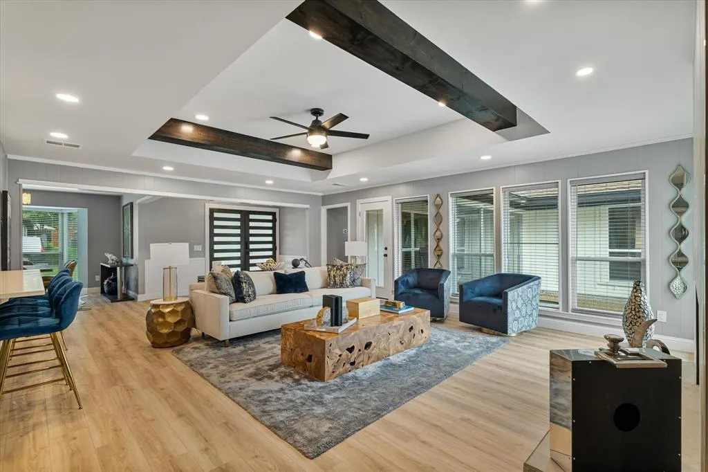 2833 Meadowbrook Drive