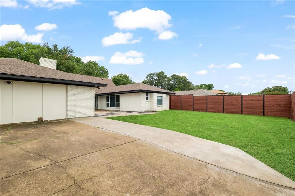 2833 Meadowbrook Drive