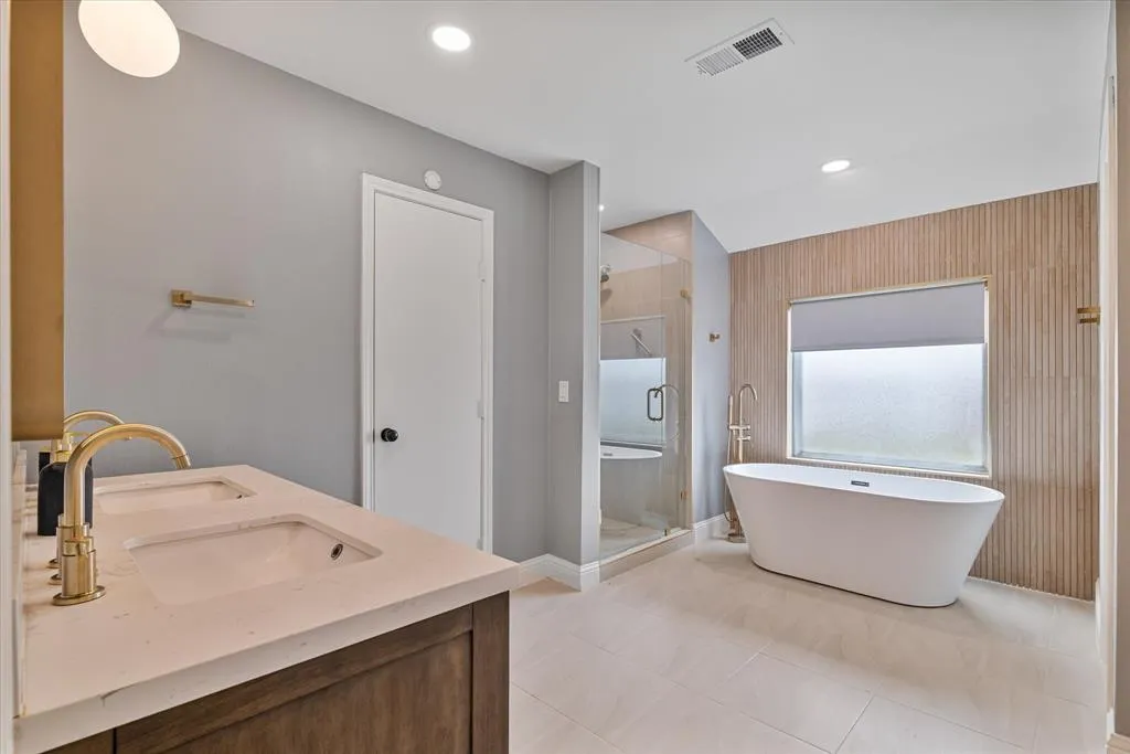 2833 Meadowbrook Drive