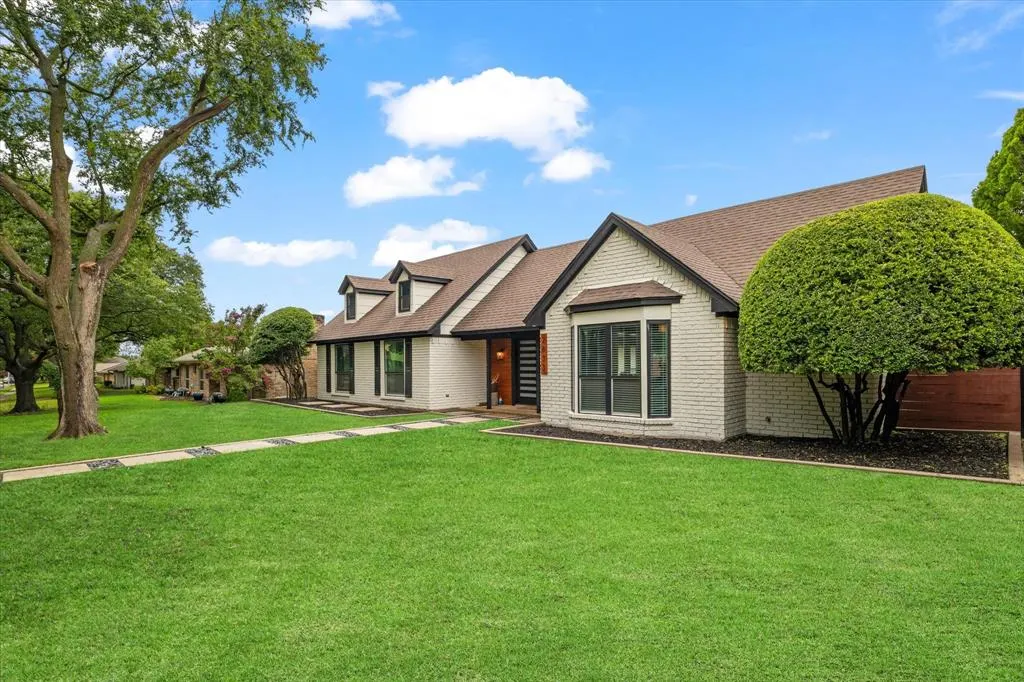 2833 Meadowbrook Drive
